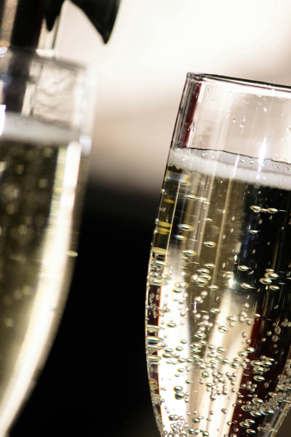 Champagne | Sparkling bubbles bursting