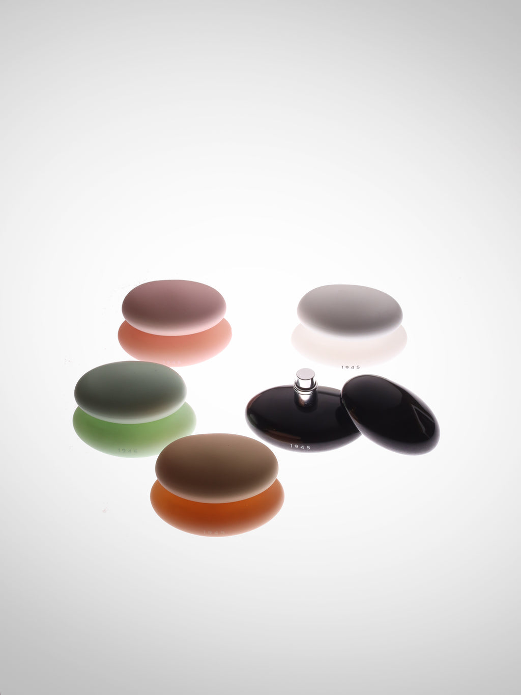 石を重ねるように香りを重ねる｜1945シリーズ – SHOLAYERED